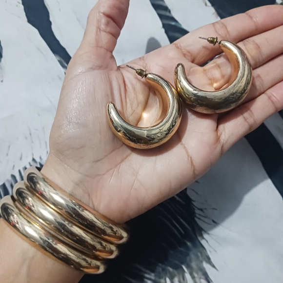 Jewelry - Bundle of Women Gold Fashion Jewerly